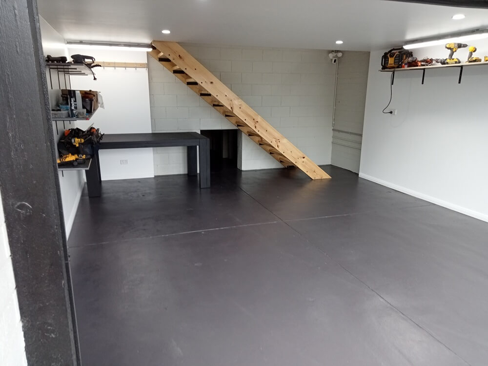 Garage floor painting after in mid grey